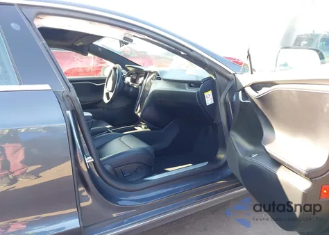 2018 Tesla Model S 100D/75D/P100D z USA, uszkodzony, nr VIN 5YJSA1E22JF275460